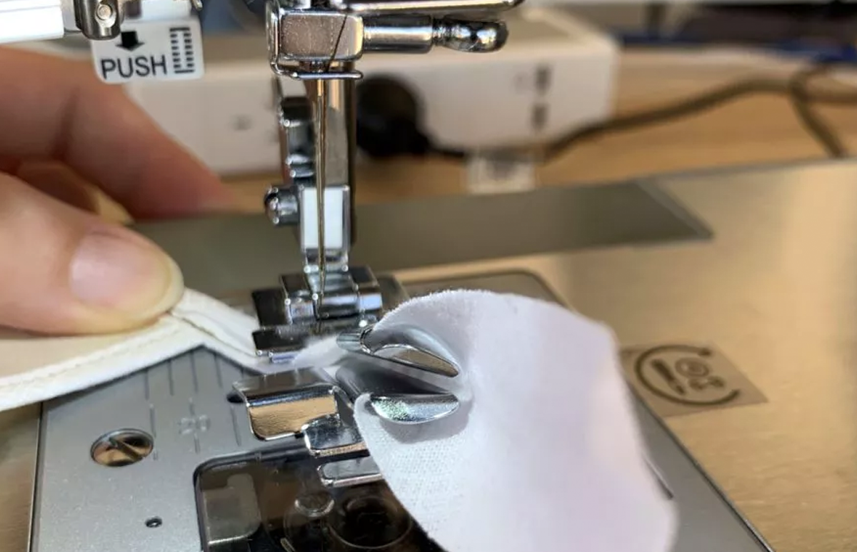 How to use the Bias Binding Presser Foot - SINGER®